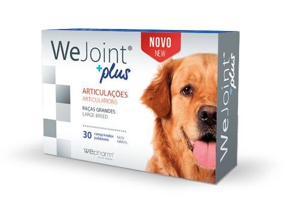 WeJoint Plus – תוסף תזונה לכלבים באריזה לצד כלב חום פנים בהיר, כולל רכיבים כמו קולגן מסוג II, שמן קריל וגלוקוזאמין, צבעים מעודנים ועיצוב מודרני