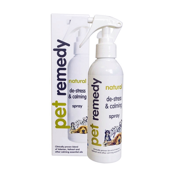 Pet Remedy טבעי לסטרס והרגעה לחיות מחמד, ספריי de-stress & calming ב-200 מ"ל עם תערובת ולריאן ושמנים טבעיים כמו Vetiver, Sweet Basil ו-Clary Sage, מתאים לליטוף סביבת החיה